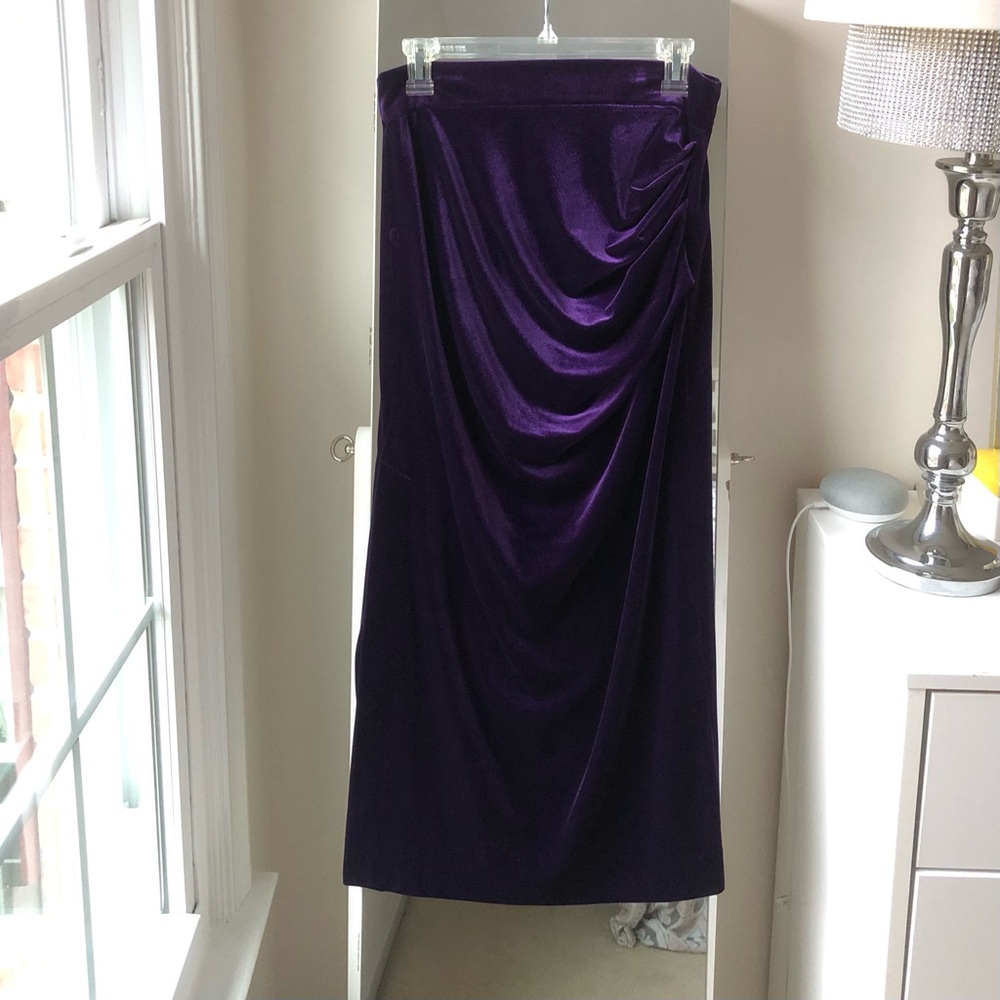 😍 Zara Purple Velvet Skirt